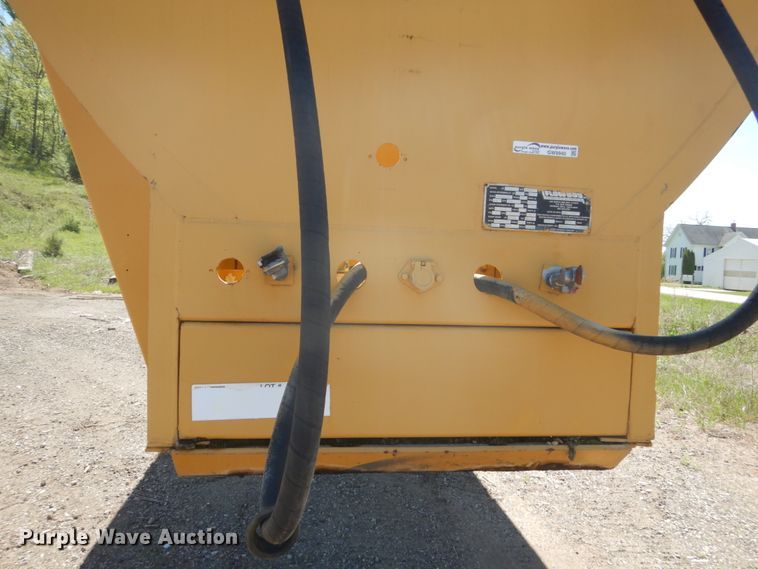 image for item GW9940 2000 Dan Hill Flowboy belt trailer