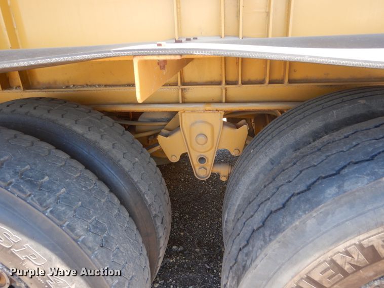 image for item GW9940 2000 Dan Hill Flowboy belt trailer