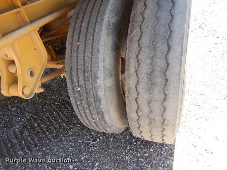 image for item GW9940 2000 Dan Hill Flowboy belt trailer