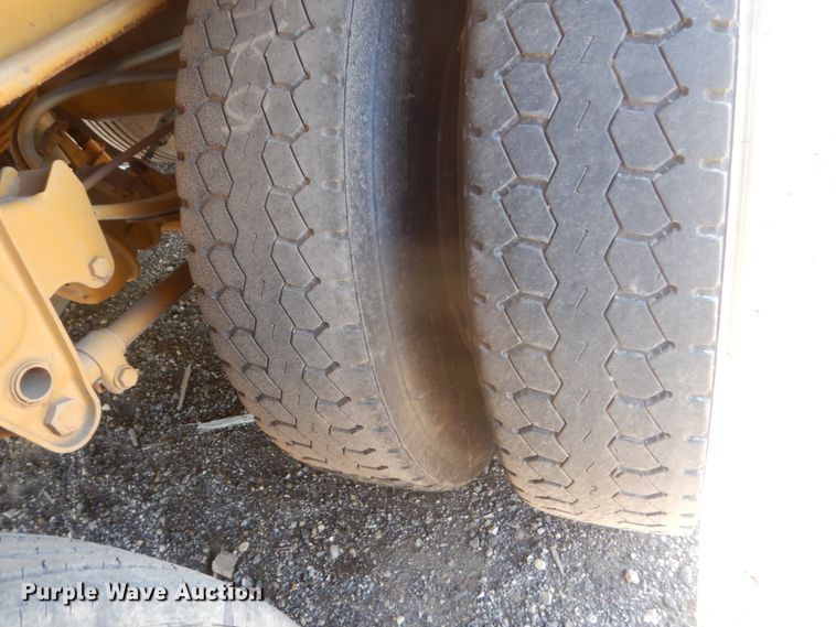 image for item GW9940 2000 Dan Hill Flowboy belt trailer