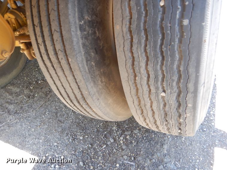 image for item GW9940 2000 Dan Hill Flowboy belt trailer