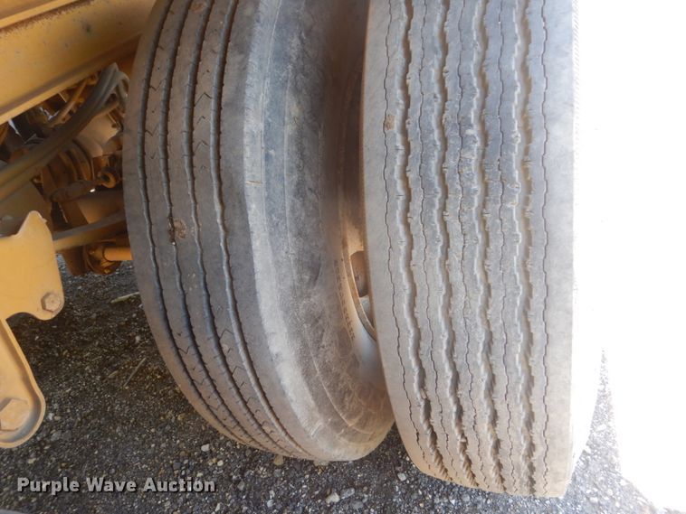 image for item GW9940 2000 Dan Hill Flowboy belt trailer