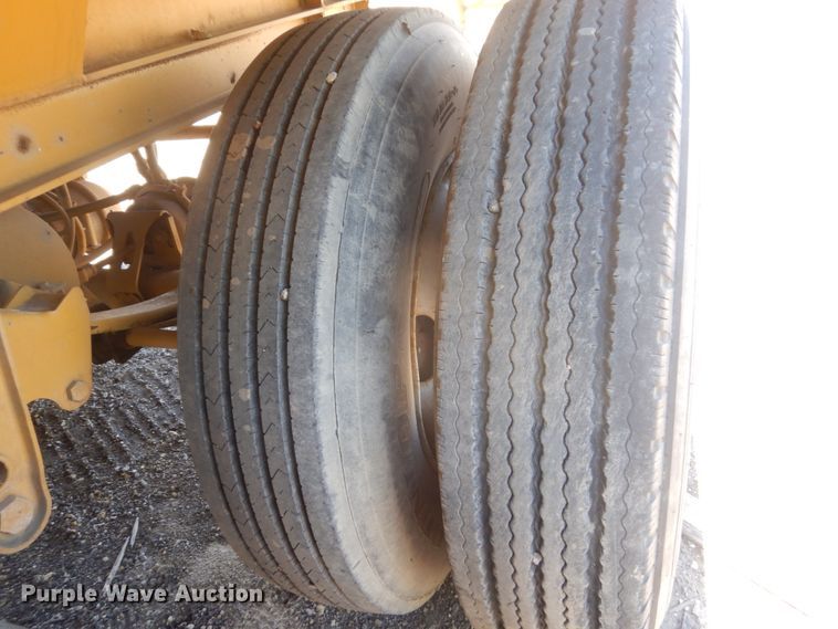 image for item GW9940 2000 Dan Hill Flowboy belt trailer