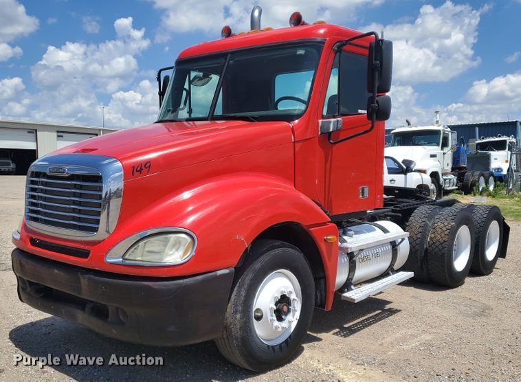 image for item HK9108 2005 Freightliner Columbia  semi truck