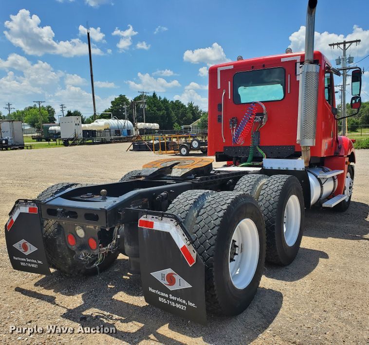 image for item HK9108 2005 Freightliner Columbia  semi truck