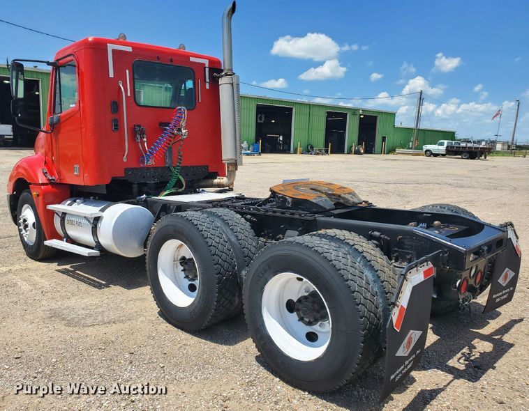 image for item HK9108 2005 Freightliner Columbia  semi truck