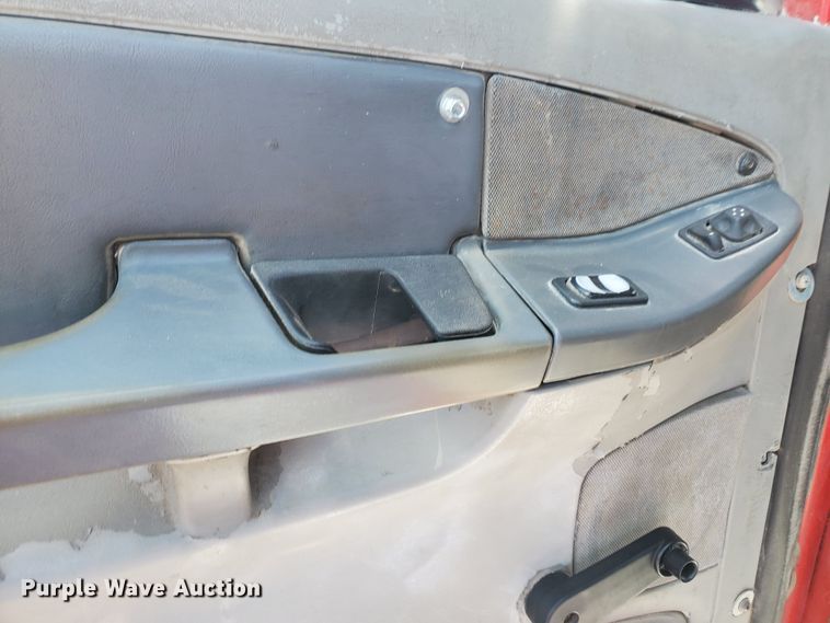 image for item HK9108 2005 Freightliner Columbia  semi truck