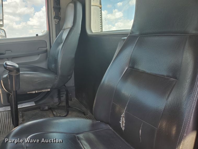 image for item HK9108 2005 Freightliner Columbia  semi truck