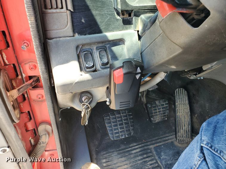 image for item HK9108 2005 Freightliner Columbia  semi truck