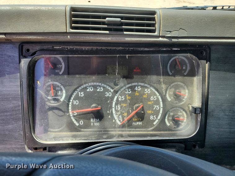 image for item HK9108 2005 Freightliner Columbia  semi truck