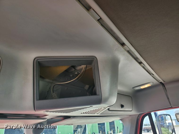 image for item HK9108 2005 Freightliner Columbia  semi truck