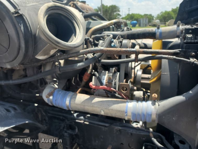 image for item HK9108 2005 Freightliner Columbia  semi truck