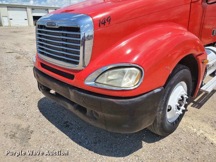 image for item HK9108 2005 Freightliner Columbia  semi truck