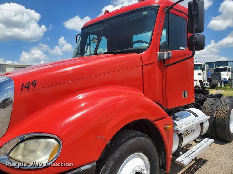 image for item HK9108 2005 Freightliner Columbia  semi truck