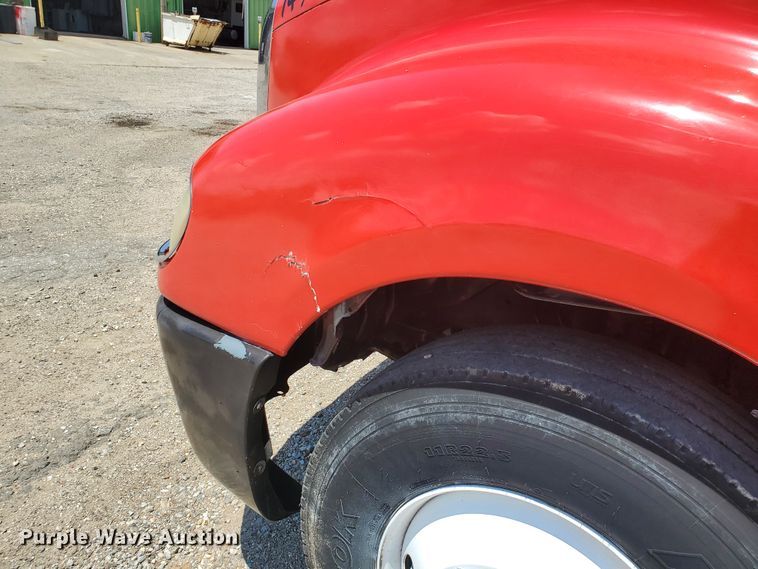 image for item HK9108 2005 Freightliner Columbia  semi truck