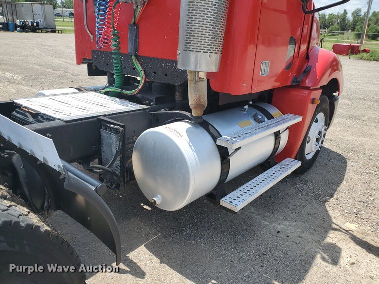 image for item HK9108 2005 Freightliner Columbia  semi truck