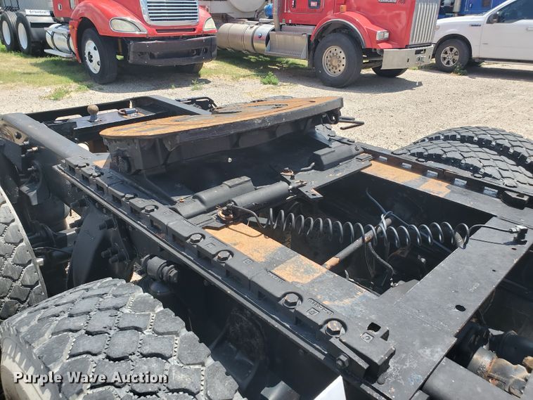 image for item HK9108 2005 Freightliner Columbia  semi truck