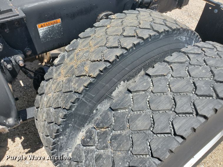 image for item HK9108 2005 Freightliner Columbia  semi truck