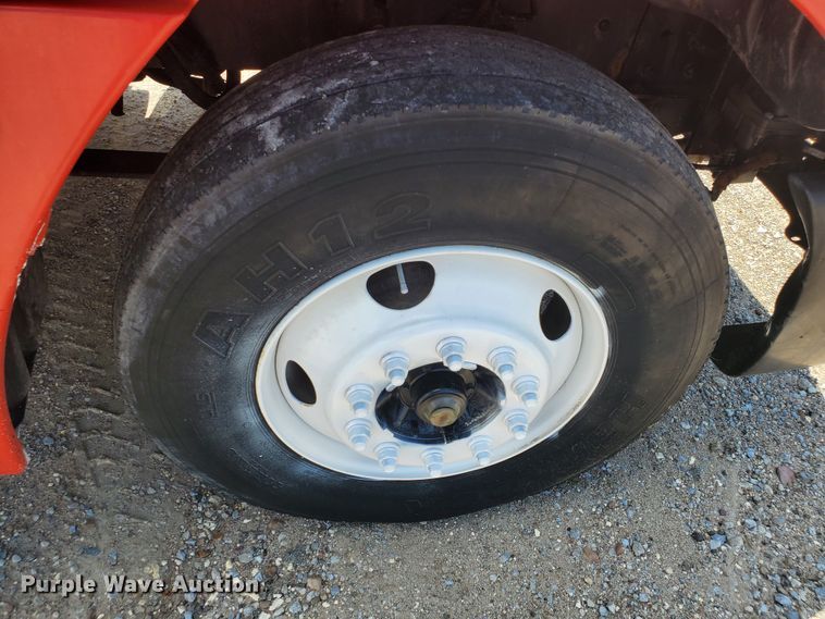 image for item HK9108 2005 Freightliner Columbia  semi truck