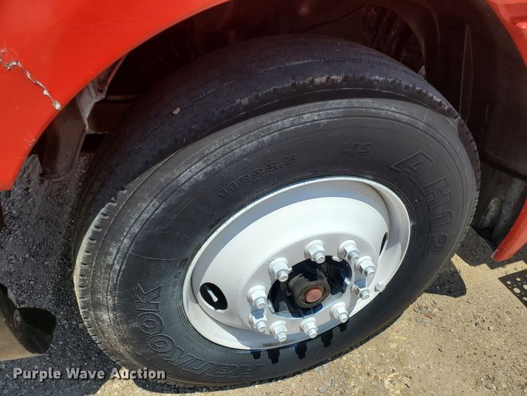 image for item HK9108 2005 Freightliner Columbia  semi truck