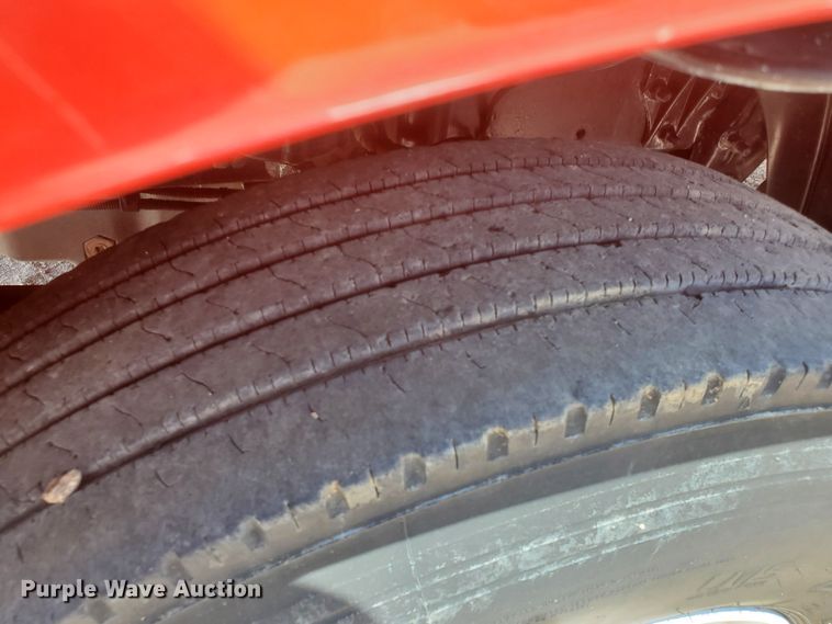 image for item HK9108 2005 Freightliner Columbia  semi truck