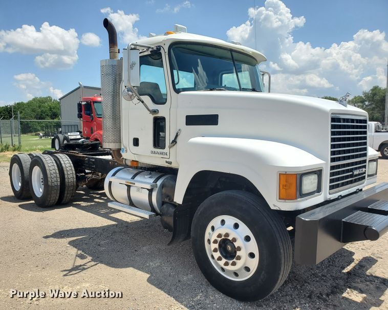 image for item HK9109 2008 Mack CHU semi truck