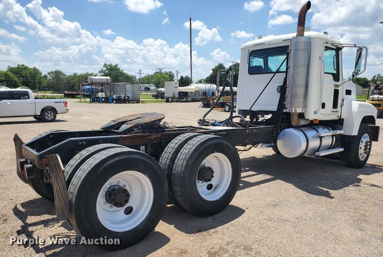 image for item HK9109 2008 Mack CHU semi truck