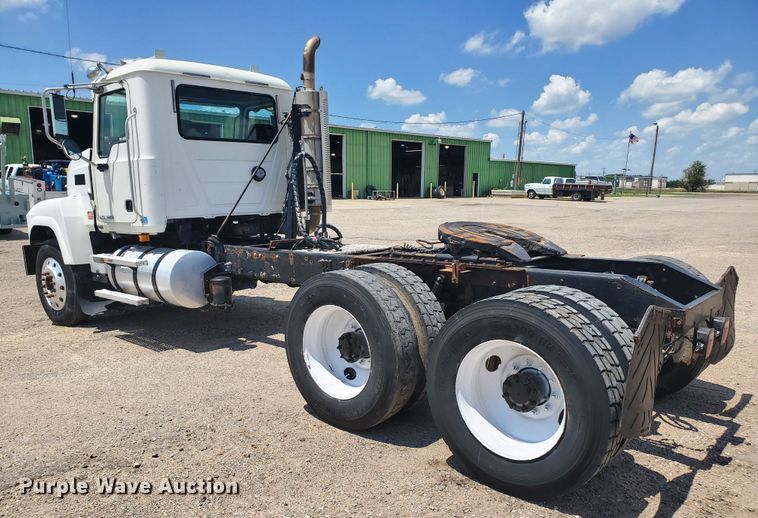 image for item HK9109 2008 Mack CHU semi truck