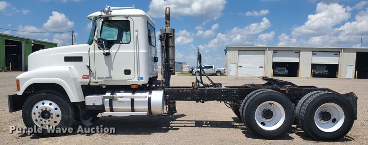 image for item HK9109 2008 Mack CHU semi truck