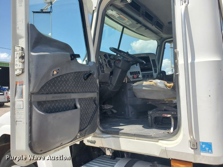 image for item HK9109 2008 Mack CHU semi truck