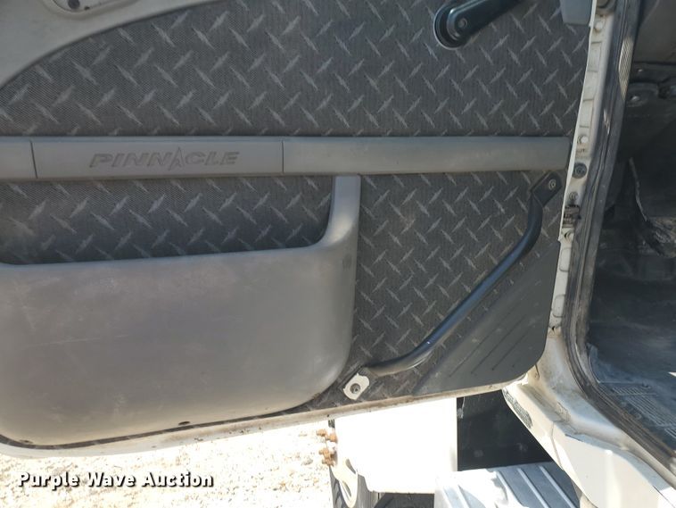 image for item HK9109 2008 Mack CHU semi truck