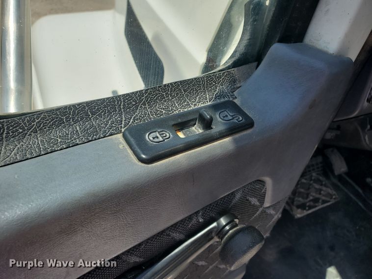 image for item HK9109 2008 Mack CHU semi truck