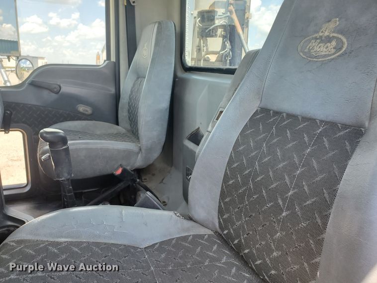 image for item HK9109 2008 Mack CHU semi truck