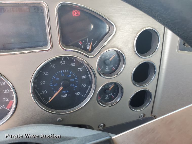 image for item HK9109 2008 Mack CHU semi truck