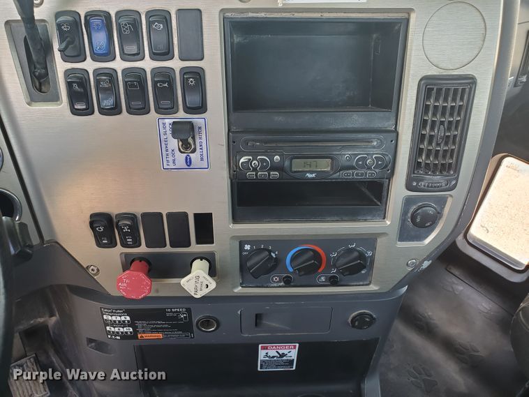 image for item HK9109 2008 Mack CHU semi truck