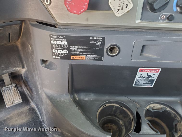 image for item HK9109 2008 Mack CHU semi truck