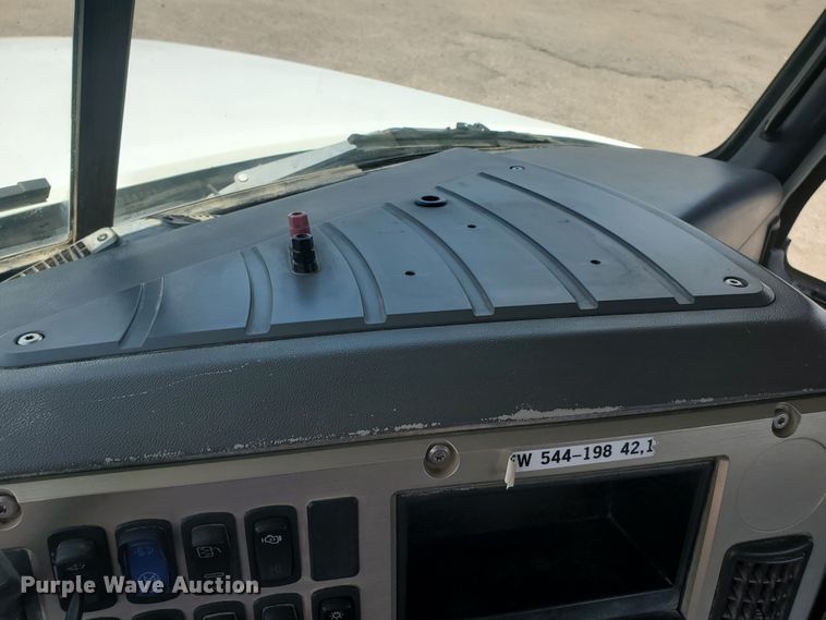 image for item HK9109 2008 Mack CHU semi truck