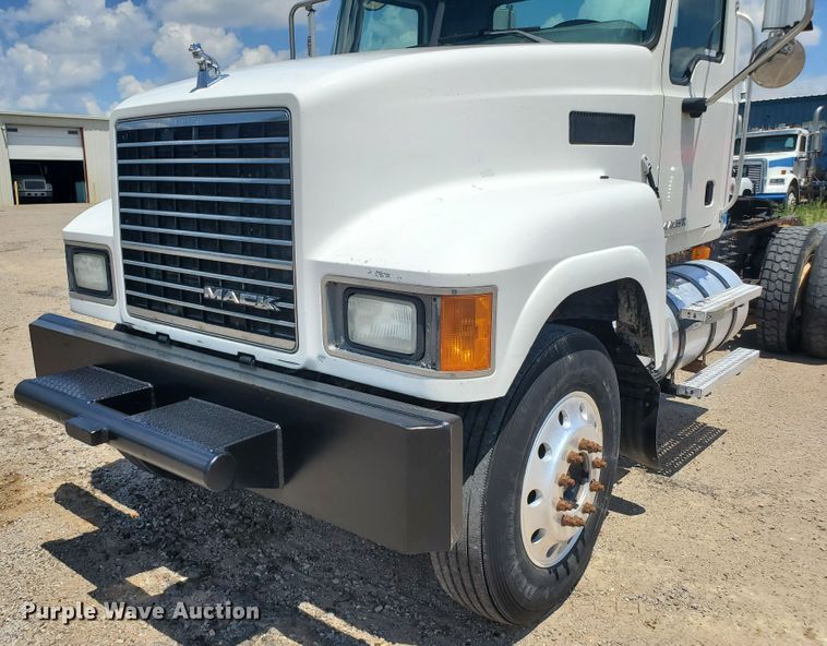 image for item HK9109 2008 Mack CHU semi truck