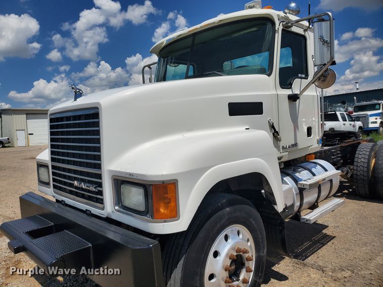 image for item HK9109 2008 Mack CHU semi truck