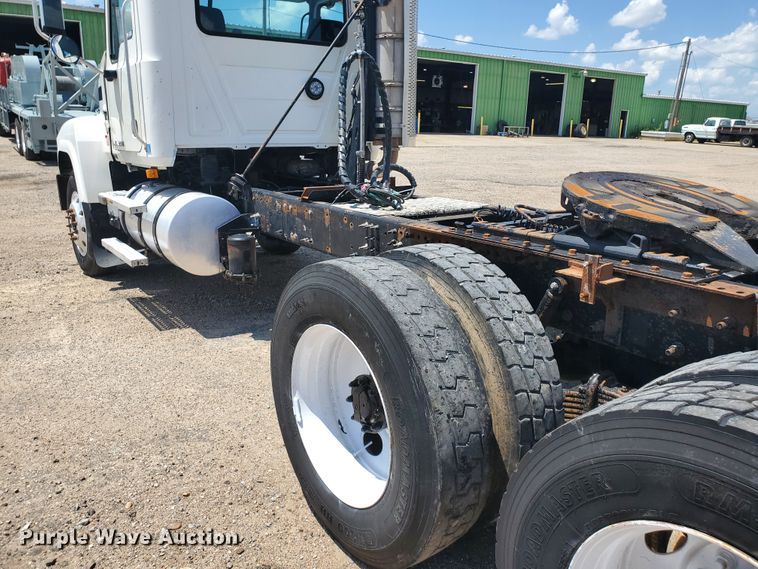 image for item HK9109 2008 Mack CHU semi truck