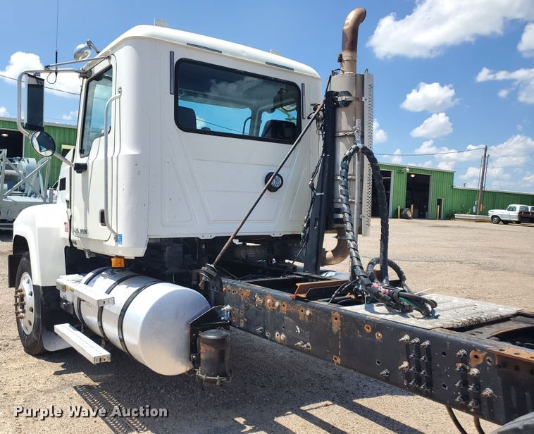 image for item HK9109 2008 Mack CHU semi truck