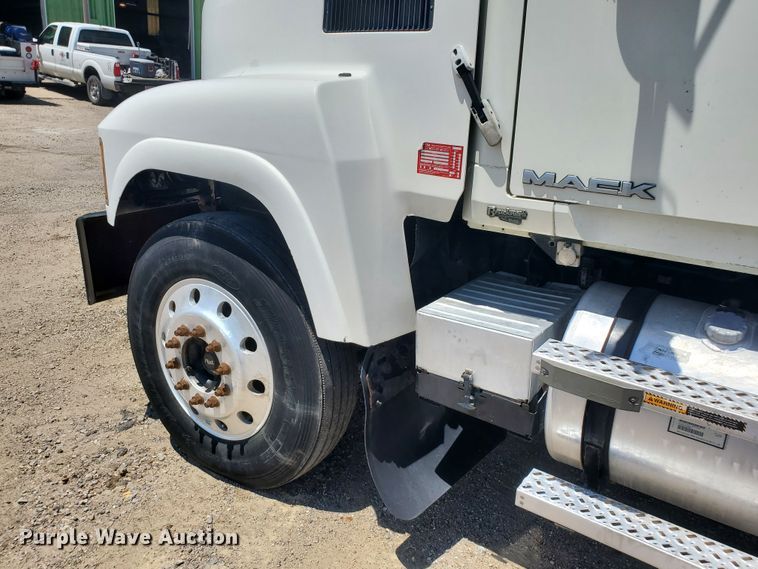 image for item HK9109 2008 Mack CHU semi truck