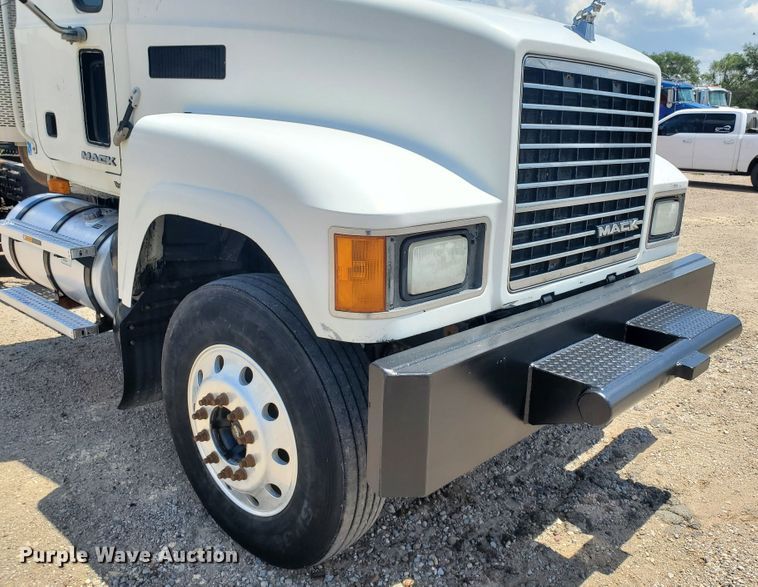 image for item HK9109 2008 Mack CHU semi truck