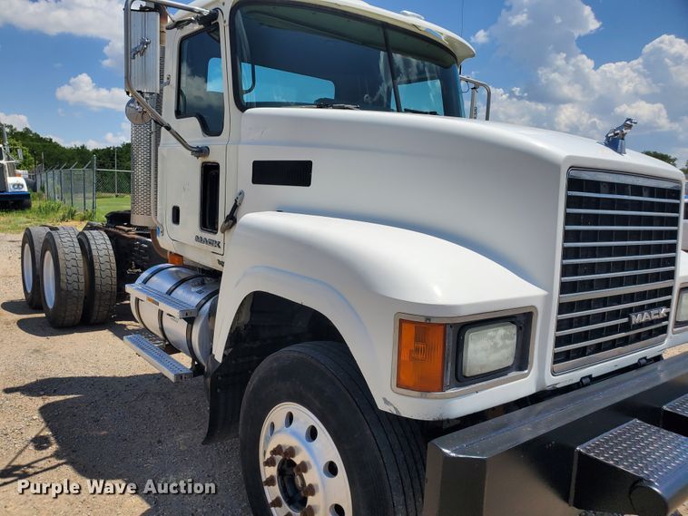 image for item HK9109 2008 Mack CHU semi truck