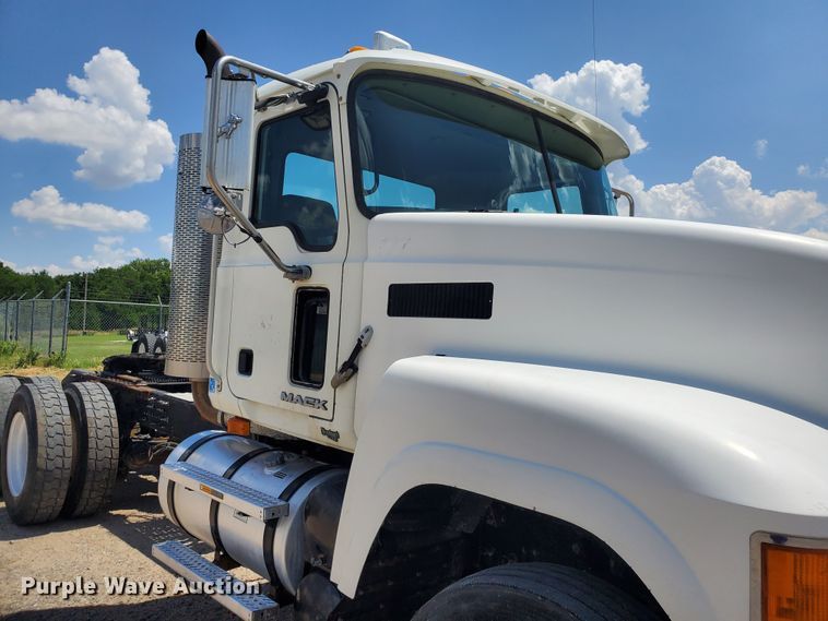 image for item HK9109 2008 Mack CHU semi truck