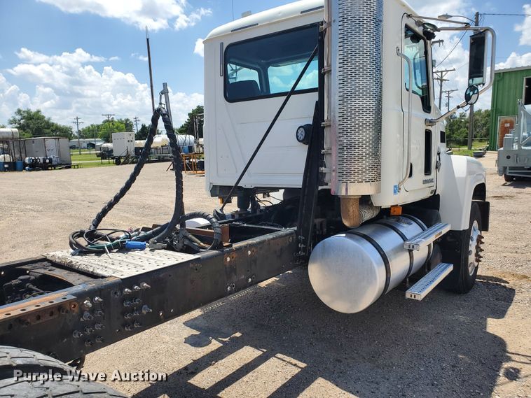 image for item HK9109 2008 Mack CHU semi truck