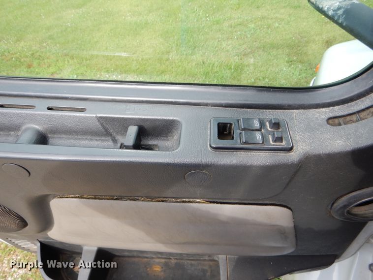 image for item HM9601 2002 Volvo VN  semi truck