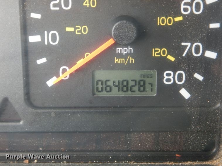 image for item HM9601 2002 Volvo VN  semi truck