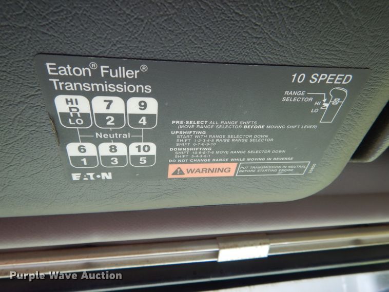 image for item HM9601 2002 Volvo VN  semi truck