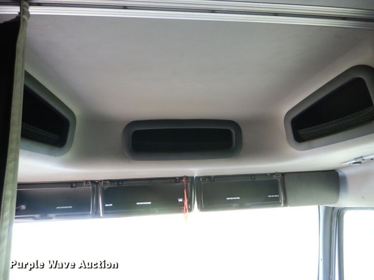 image for item HM9601 2002 Volvo VN  semi truck